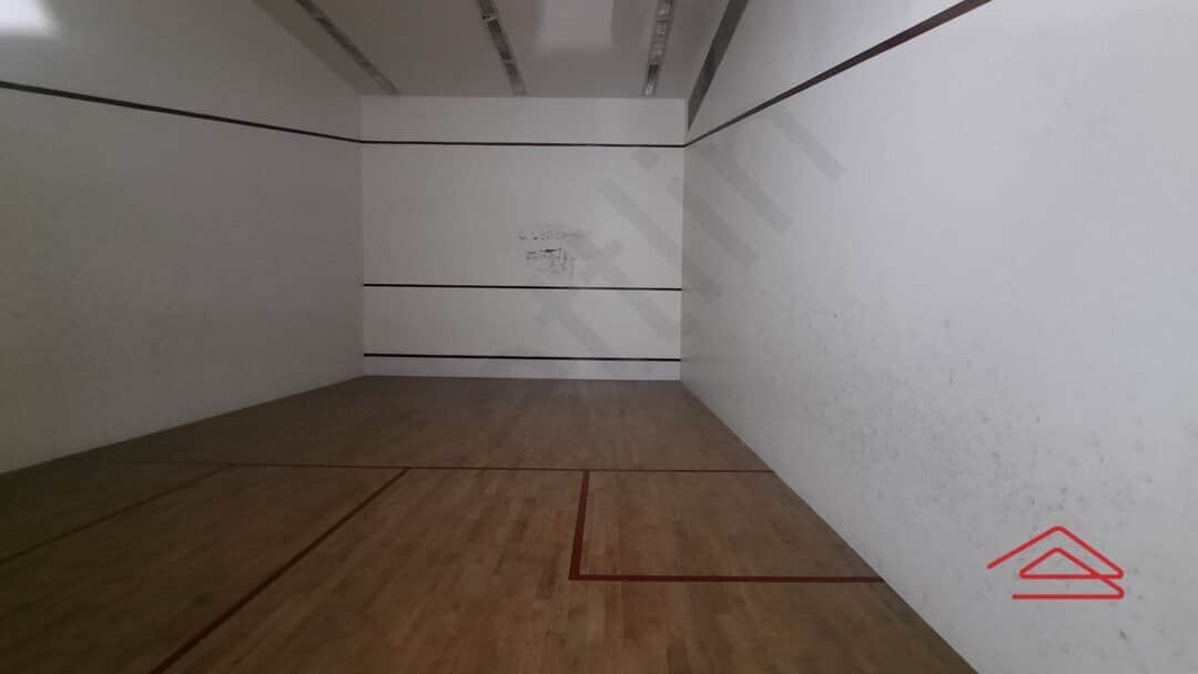 Project: SquashCourt