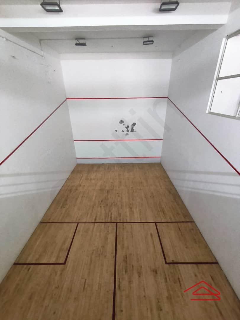 Project: SquashCourt