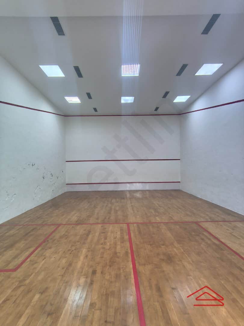 Project: SquashCourt