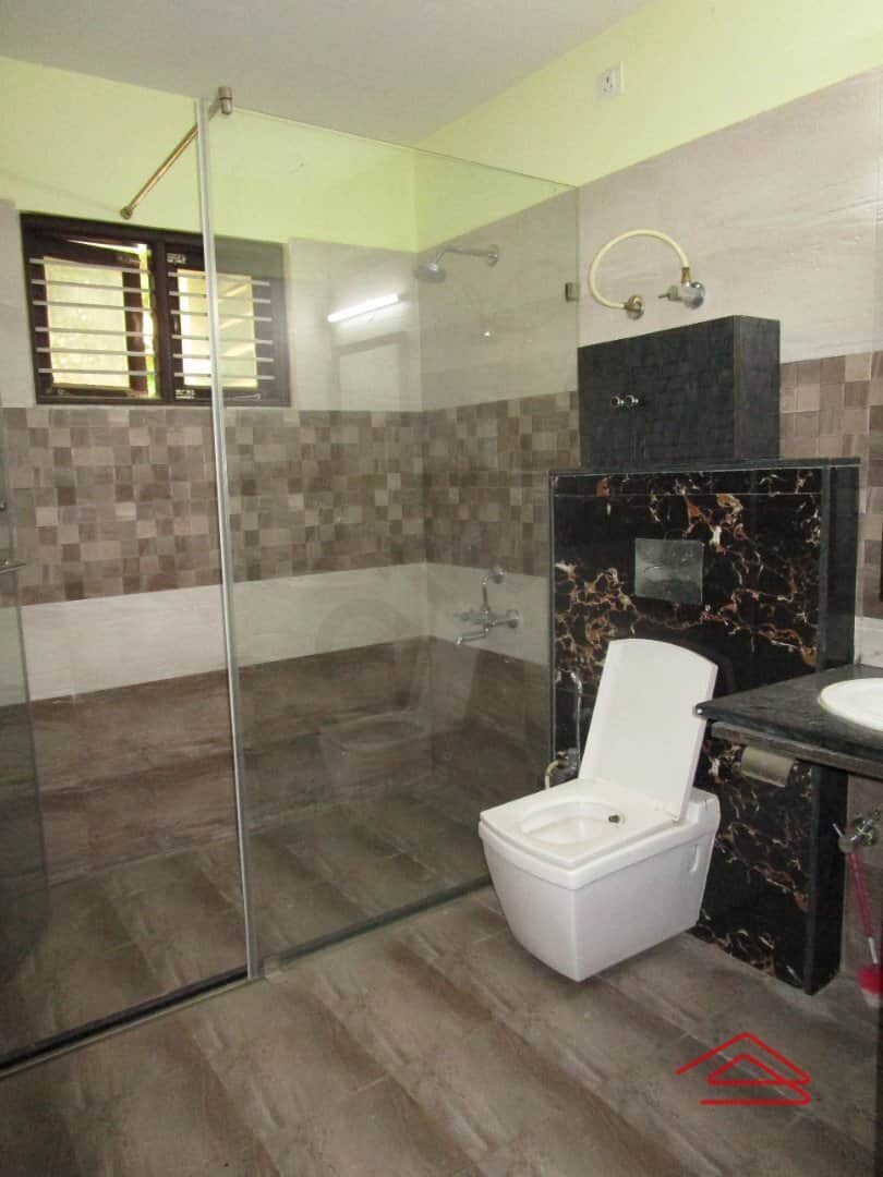 Sub Unit : bathrooms 3