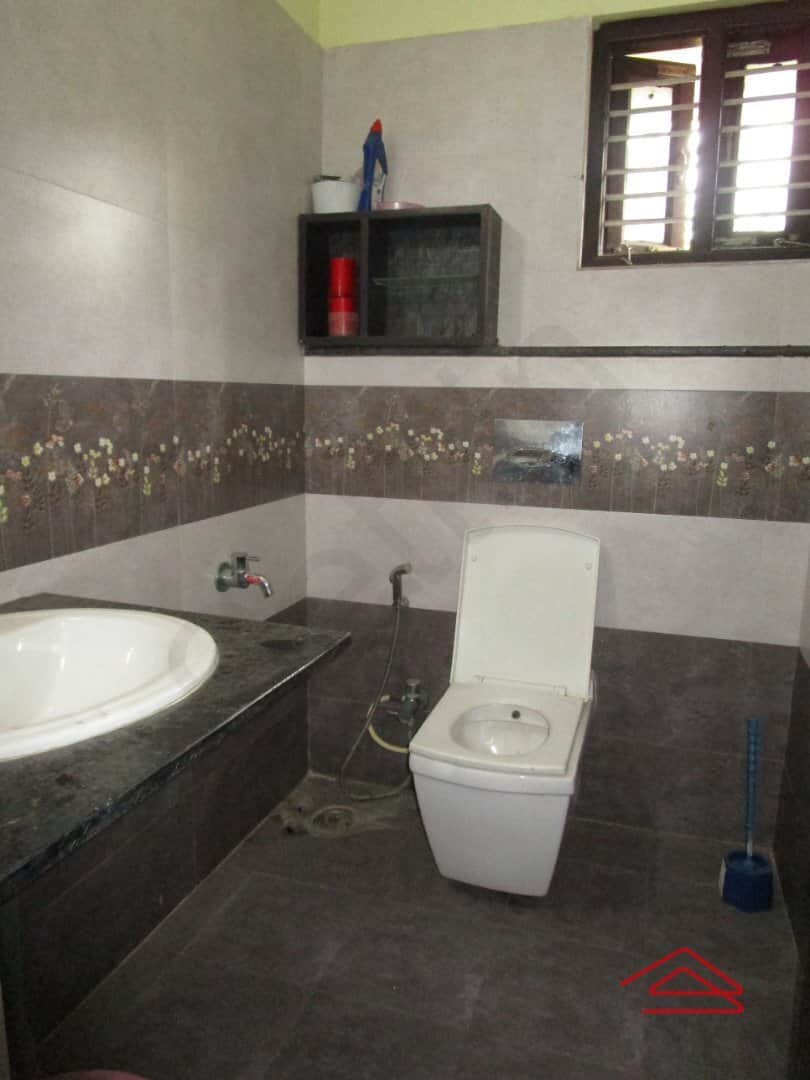 Sub Unit : bathrooms 2