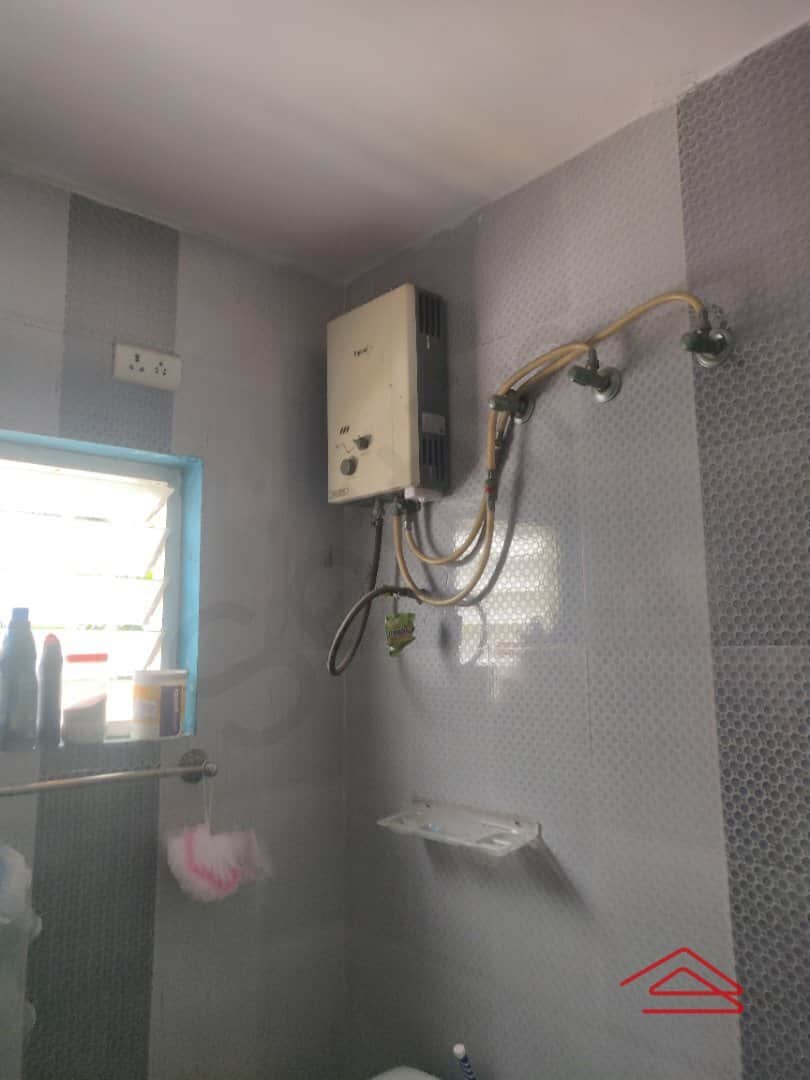 Sub Unit : bathrooms 1