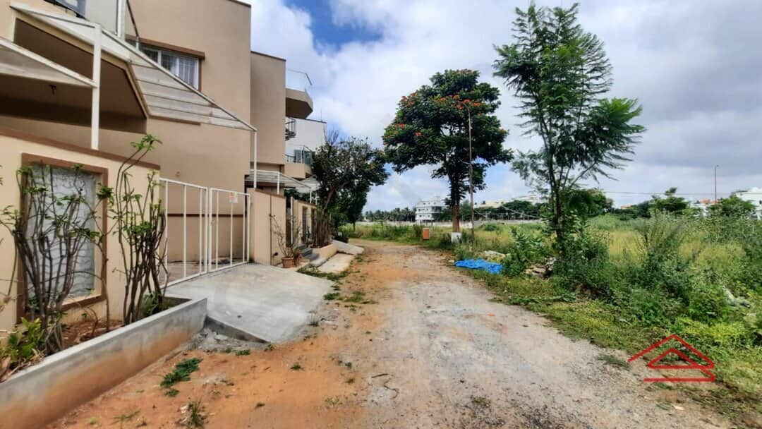 Unit:  Approach Road