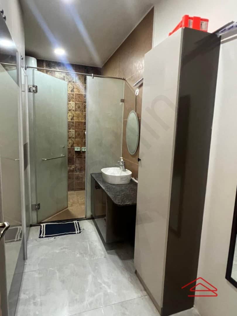 Sub Unit : bathrooms 4