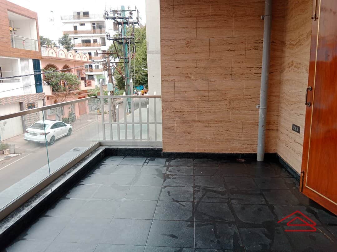 Sub Unit : balconies 1