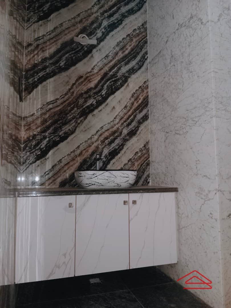 Sub Unit : bathrooms 6