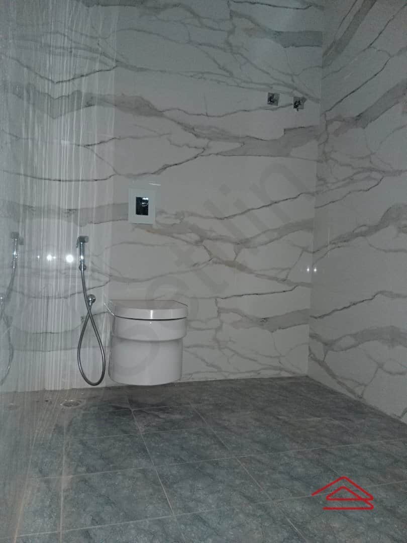 Sub Unit : bathrooms 5