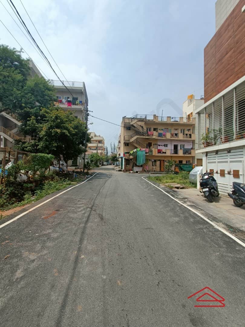 Unit:  Approach Road