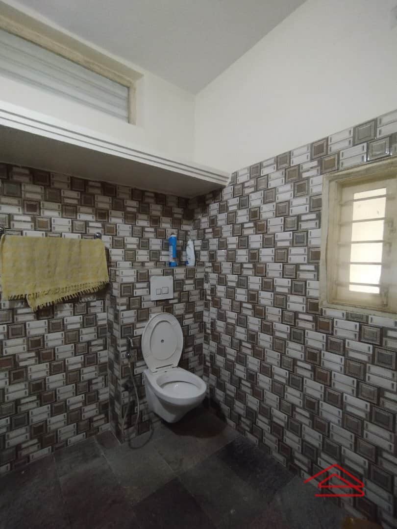 Sub Unit : bathrooms 2