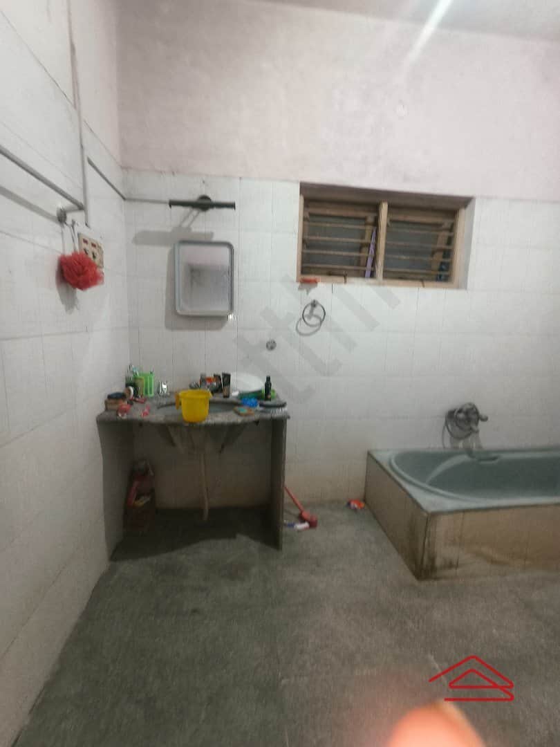 bathrooms-hWuR.jpg