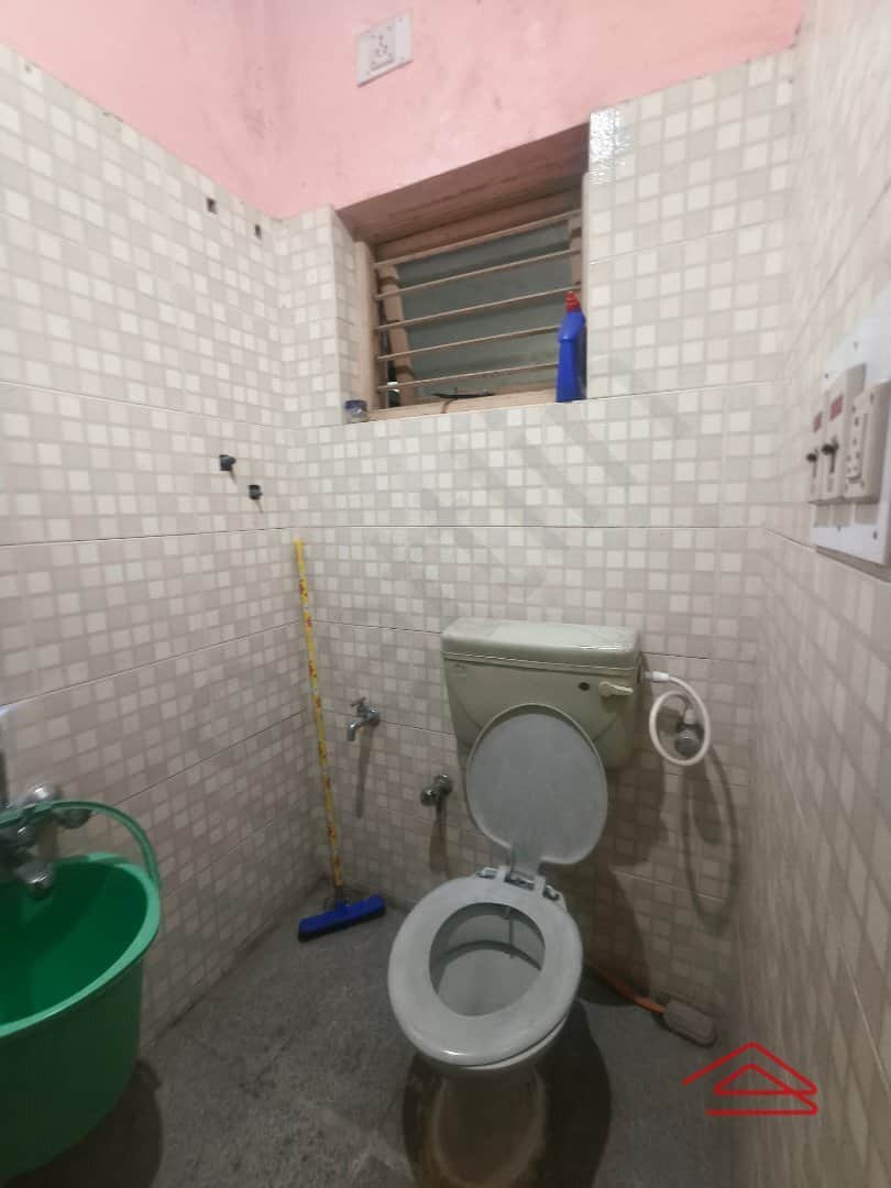 bathrooms-6dpX.jpg