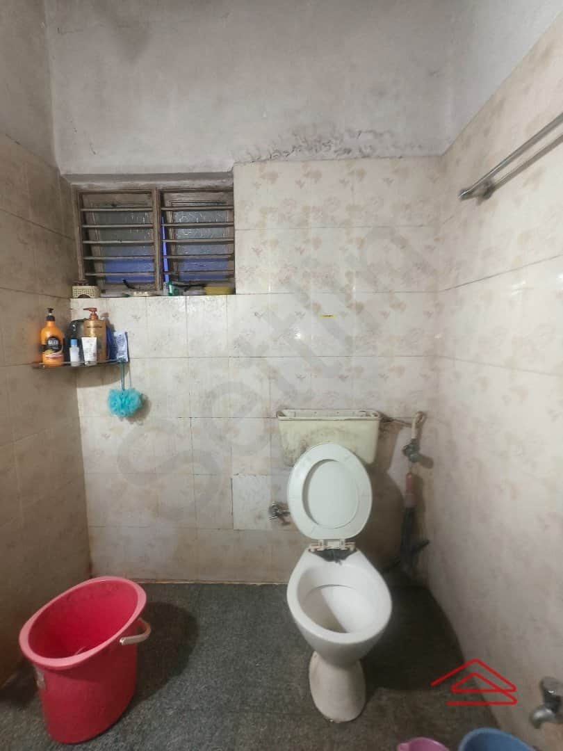 bathrooms-oerL.jpg