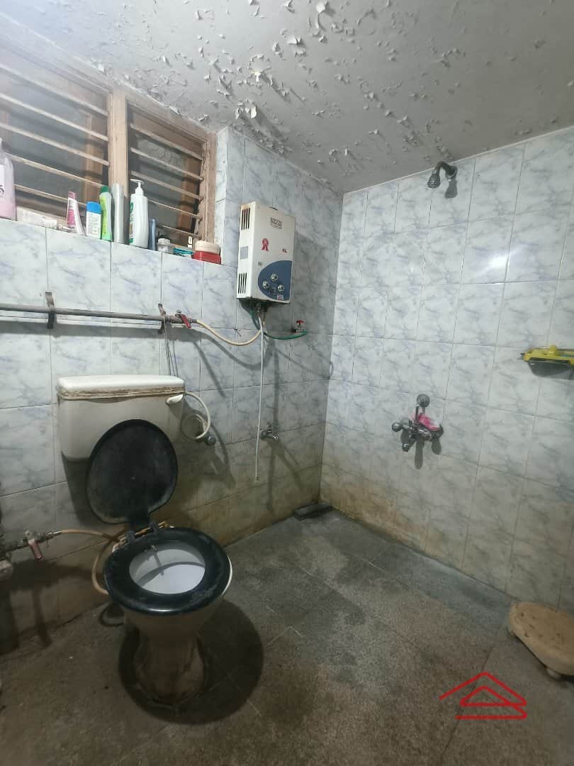 bathrooms-9AiW.jpg