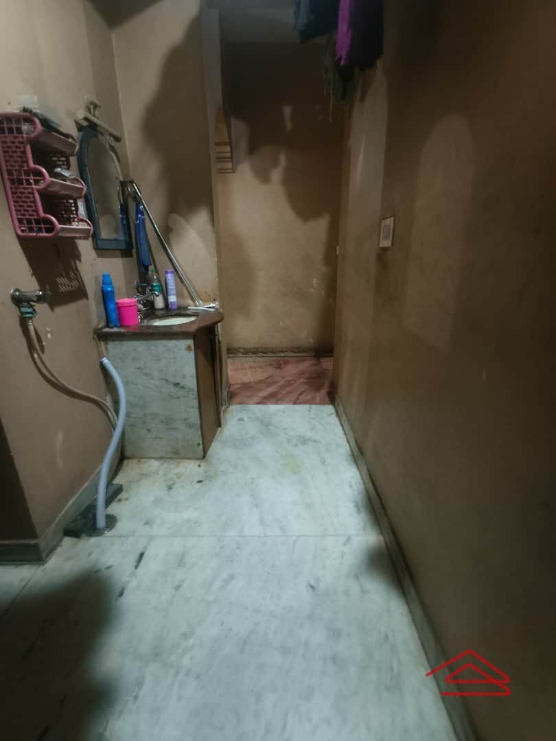 bathrooms-WHzK.jpg