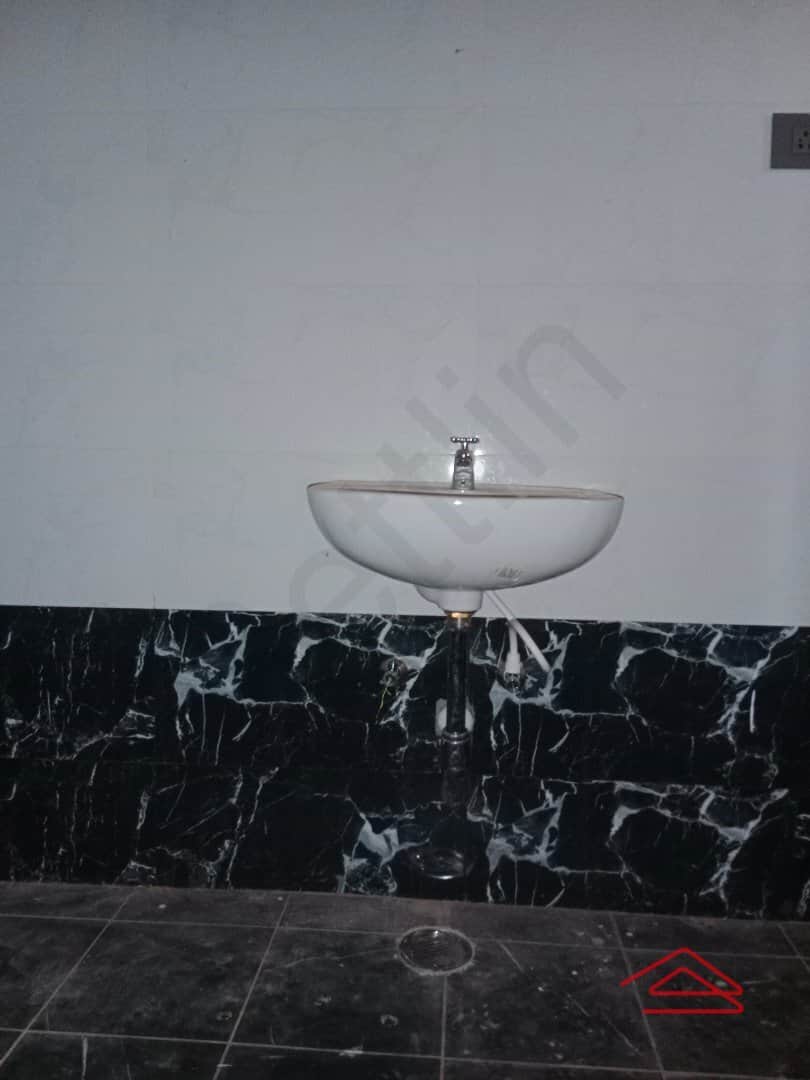 Sub Unit : bathrooms 2