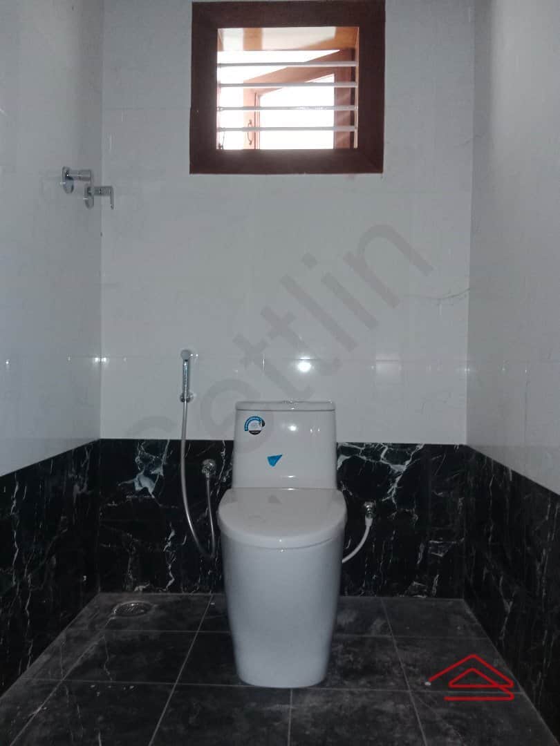 Sub Unit : bathrooms 2