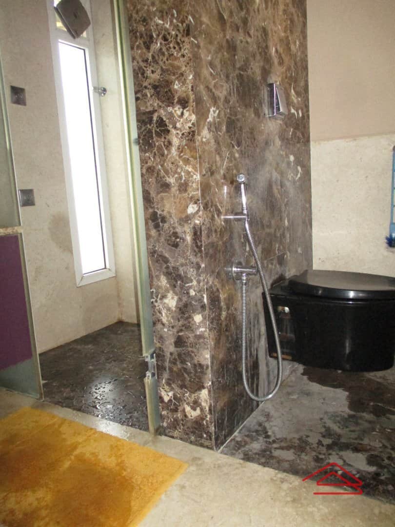 Sub Unit : bathrooms 3