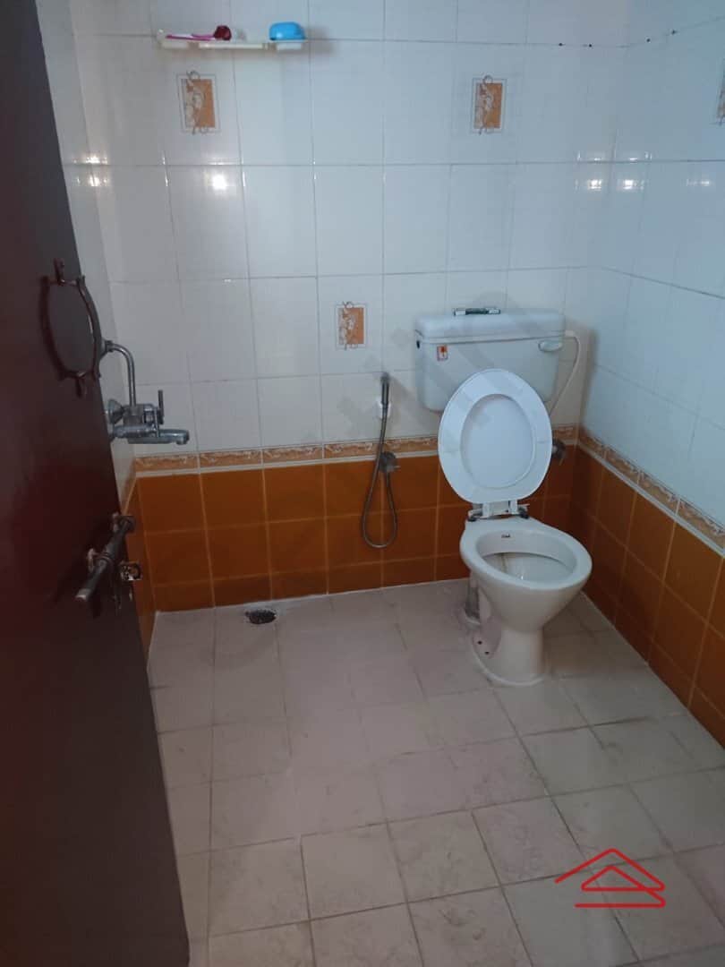 Sub Unit : bathrooms 2