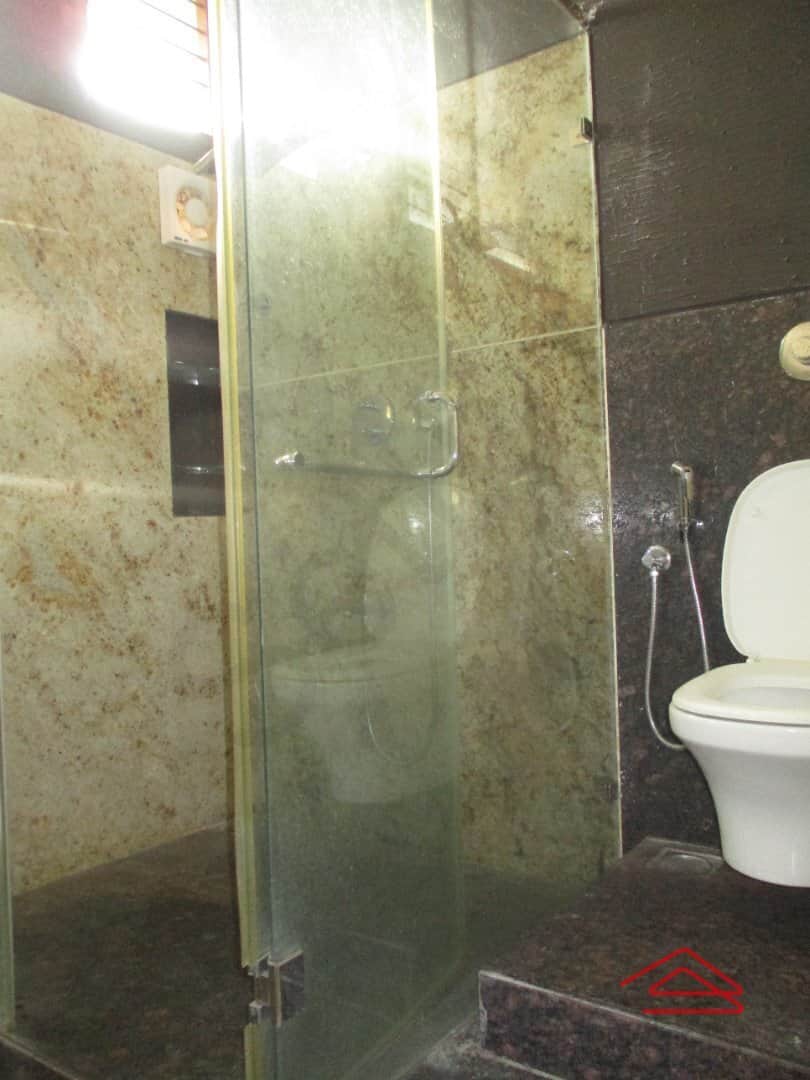 Sub Unit : bathrooms 4