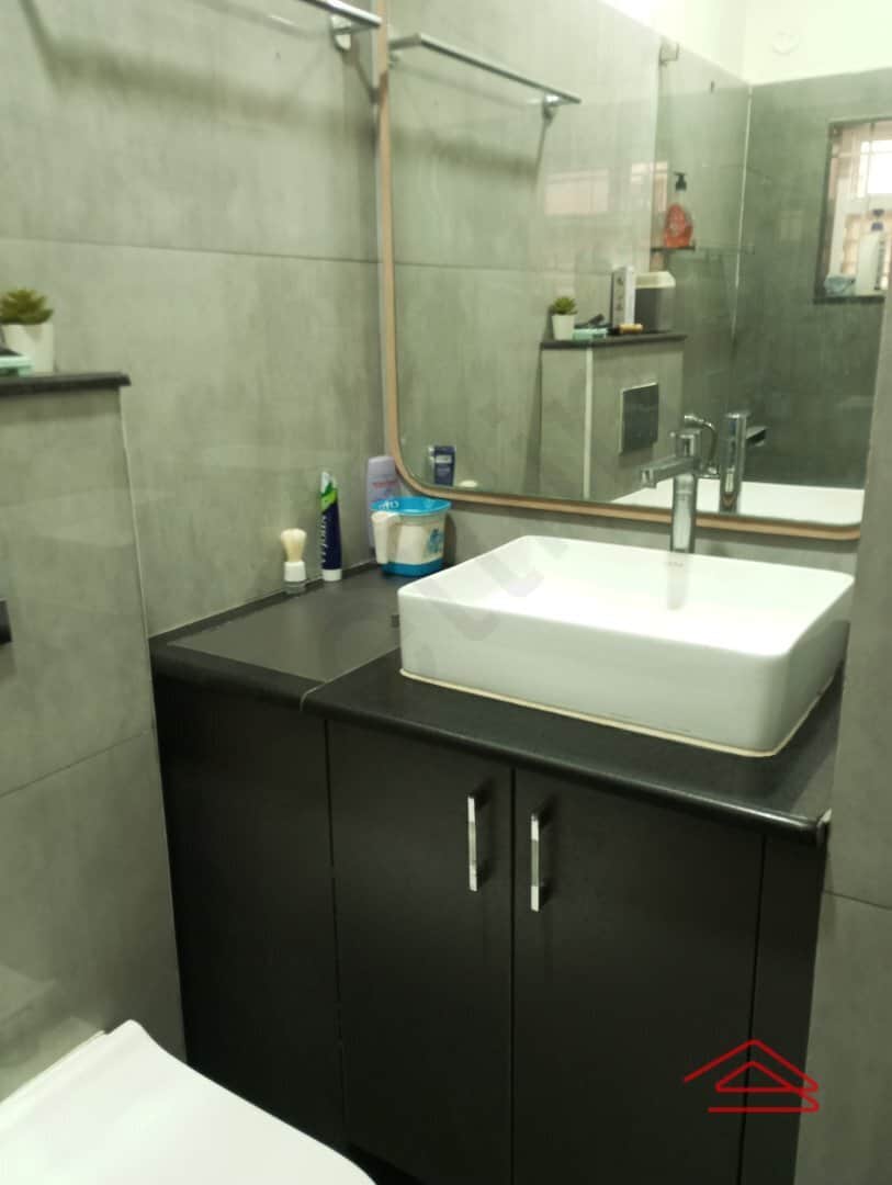 Sub Unit : bathrooms 3