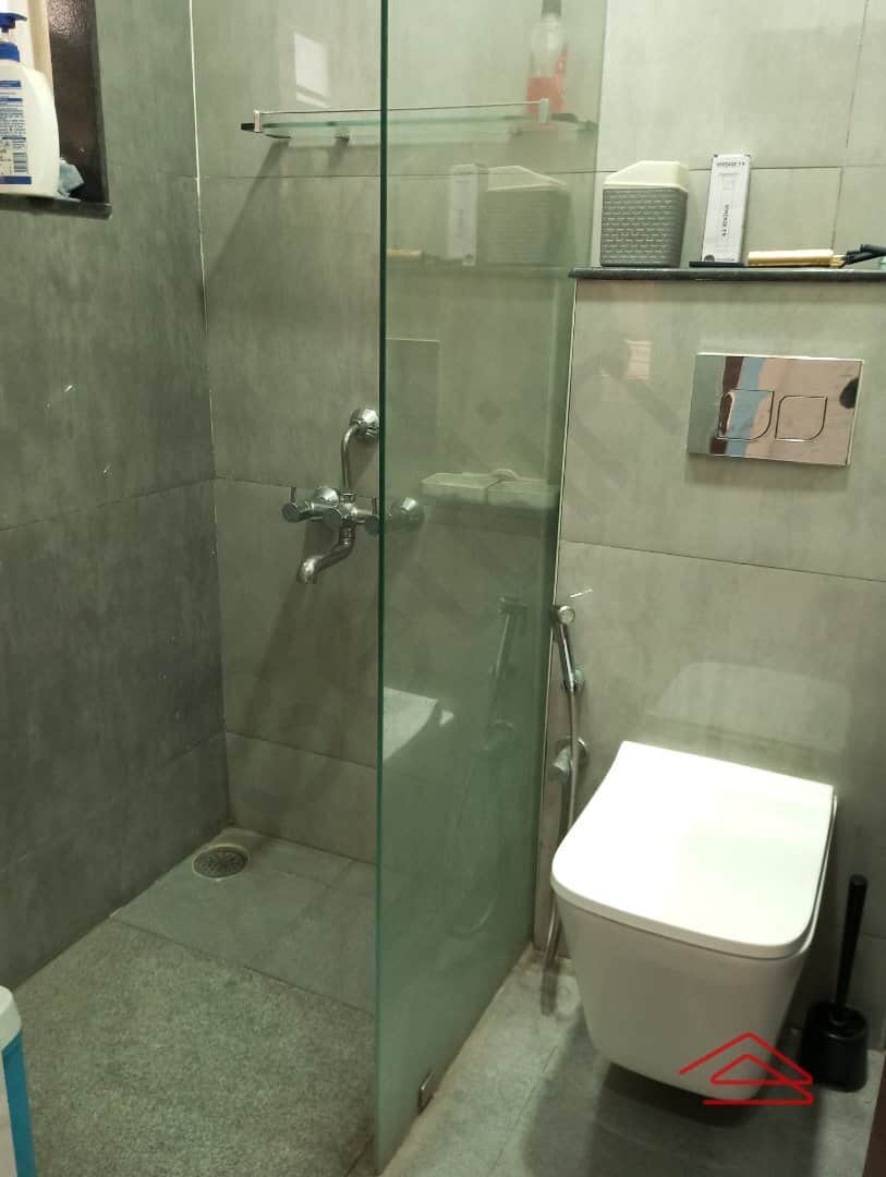 Sub Unit : bathrooms 3