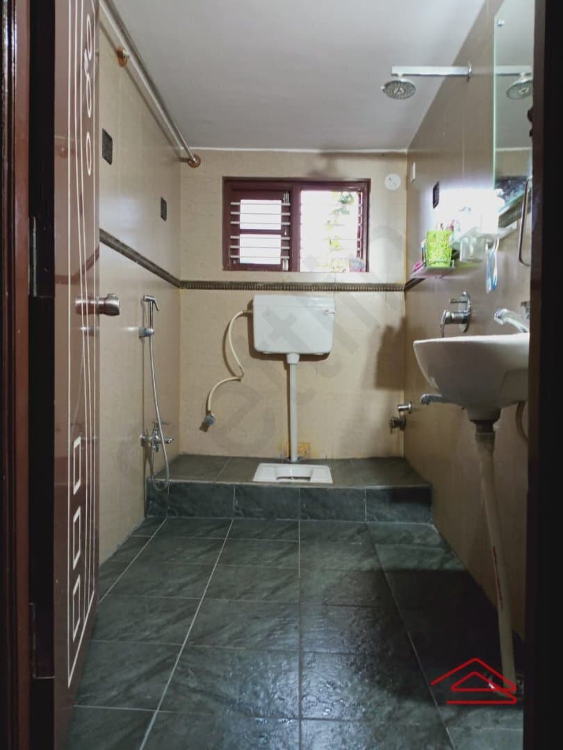 bathrooms-9fBH.jpg