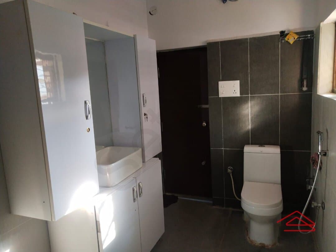 bathrooms-BCky.jpg
