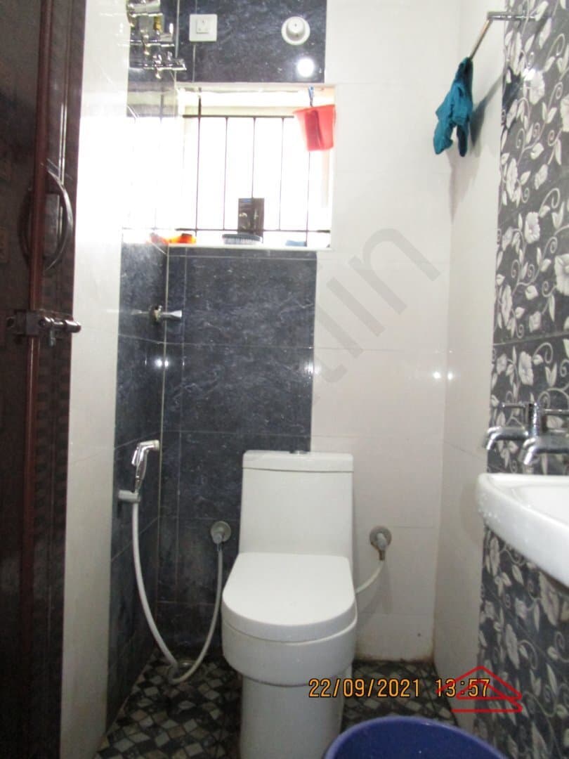 bathrooms-xFqr.jpg