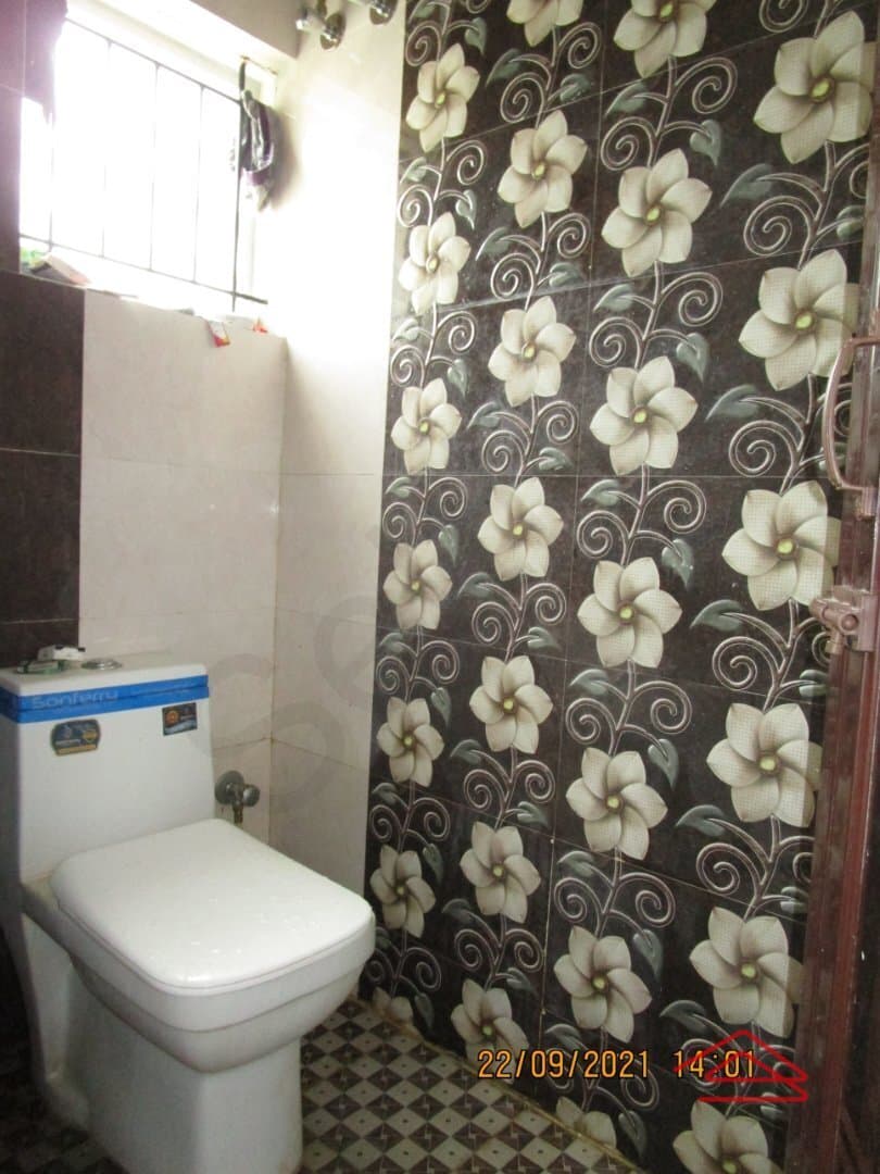 bathrooms-sn4R.jpg