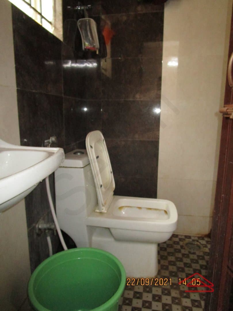 bathrooms-uoJR.jpg