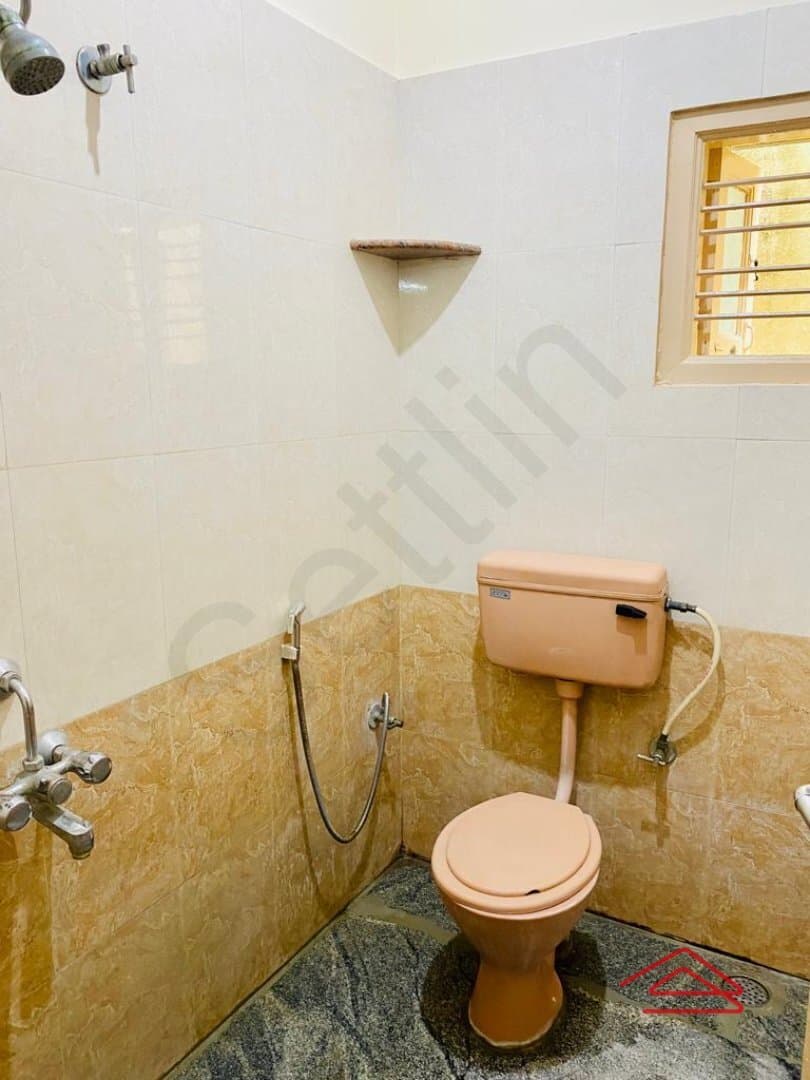 bathrooms-Hy3g.jpg