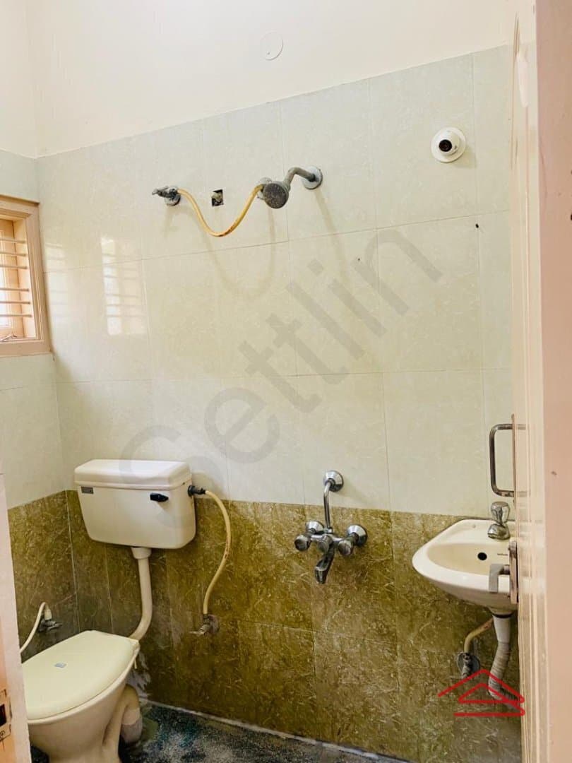 bathrooms-M8F4.jpg