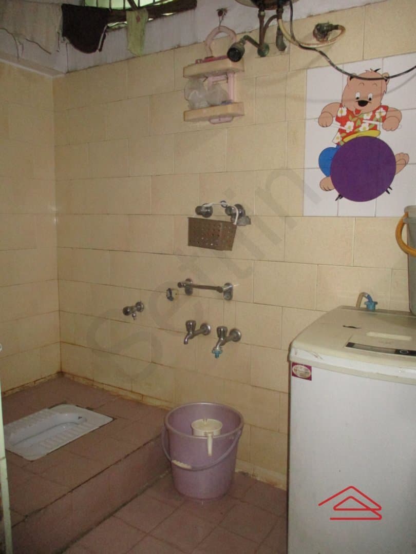 bathrooms-B4KW.jpg