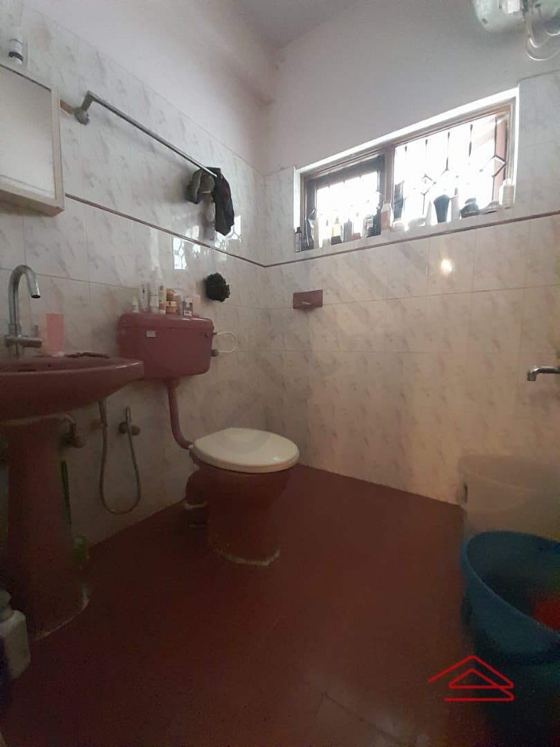 bathrooms-uTSk.jpg