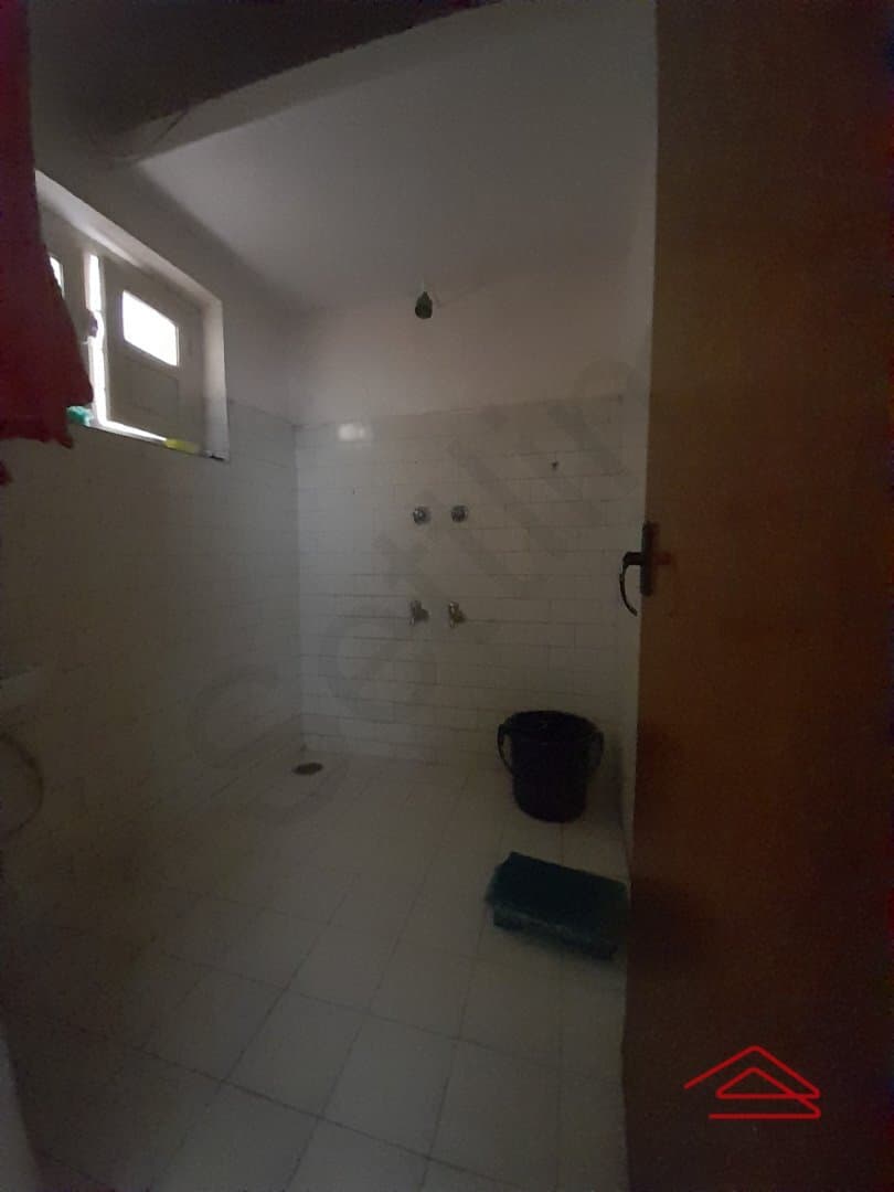 bathrooms-ciQv.jpg
