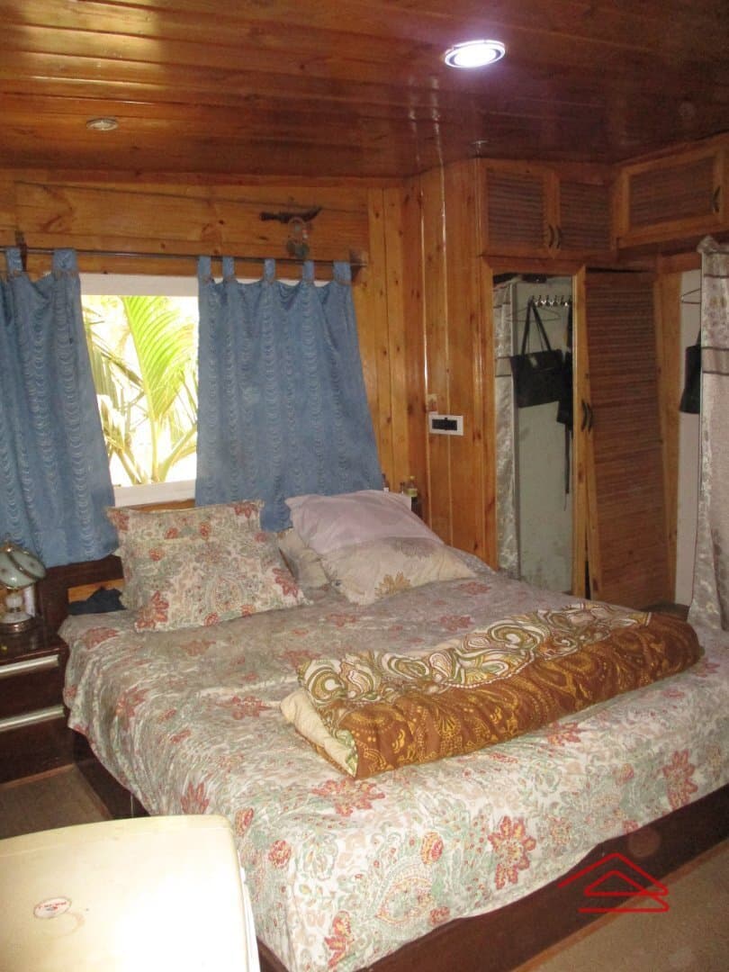 bedrooms-6d4S.jpg