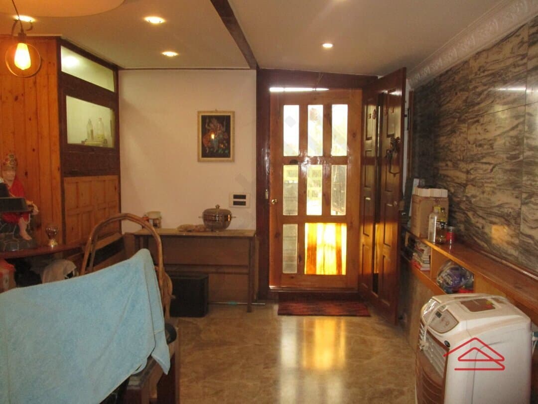 halls-9mTr.jpg