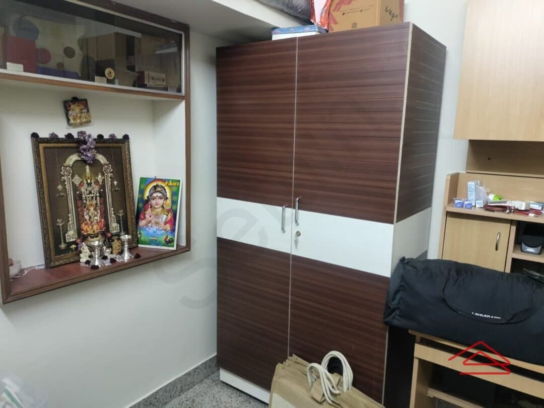 bedrooms-CBJj.jpg