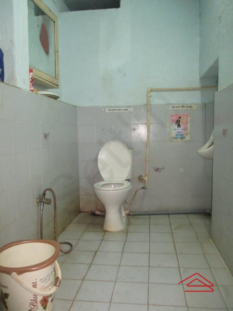 bathrooms-JNzp.jpg