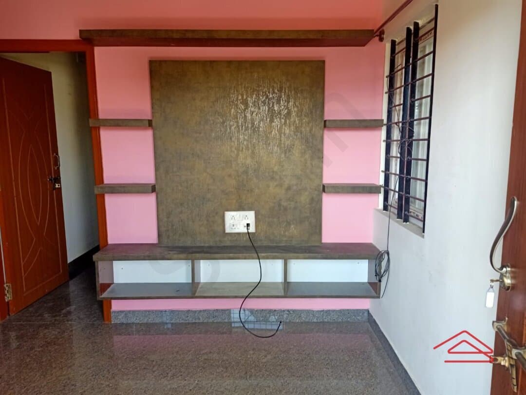 halls-EfzA.jpg