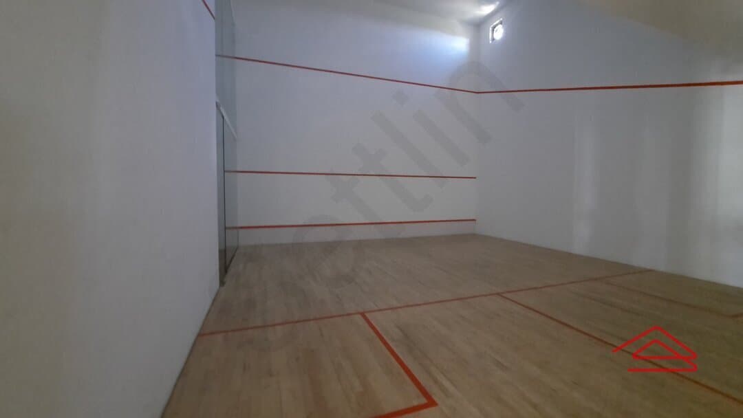 SquashCourt