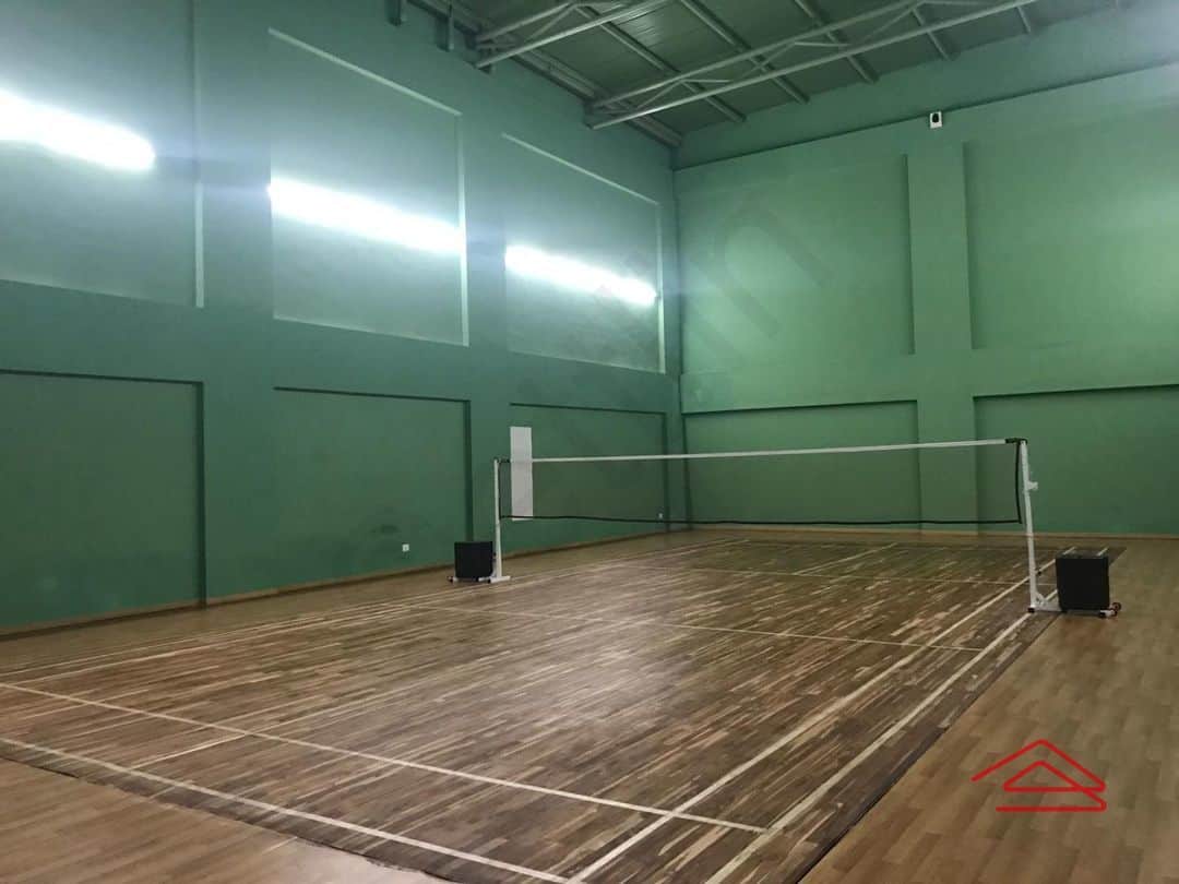 BadmintonCourt