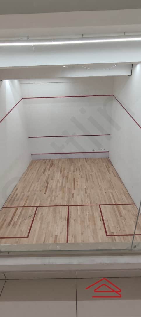 Project: SquashCourt