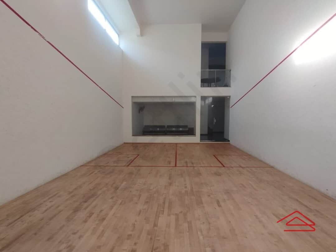 Project: SquashCourt