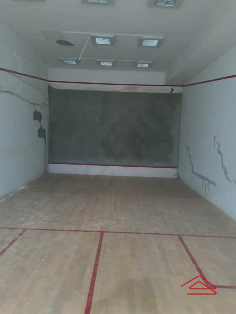 Project: SquashCourt