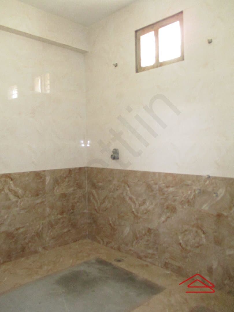 bathrooms-JQ3Y.jpg
