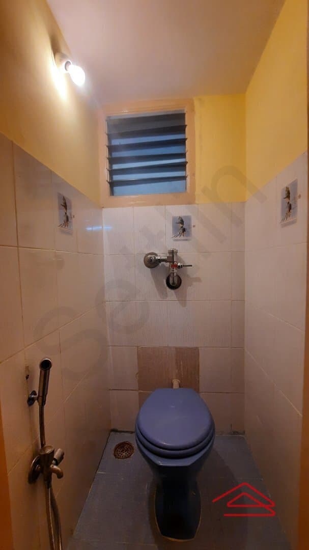 bathrooms-xKF5.jpg