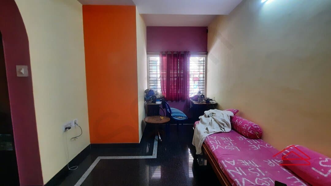 halls-M8B3.jpg