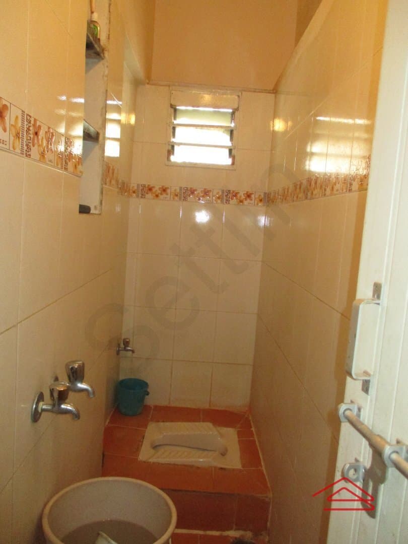 bathrooms-GZvN.jpg