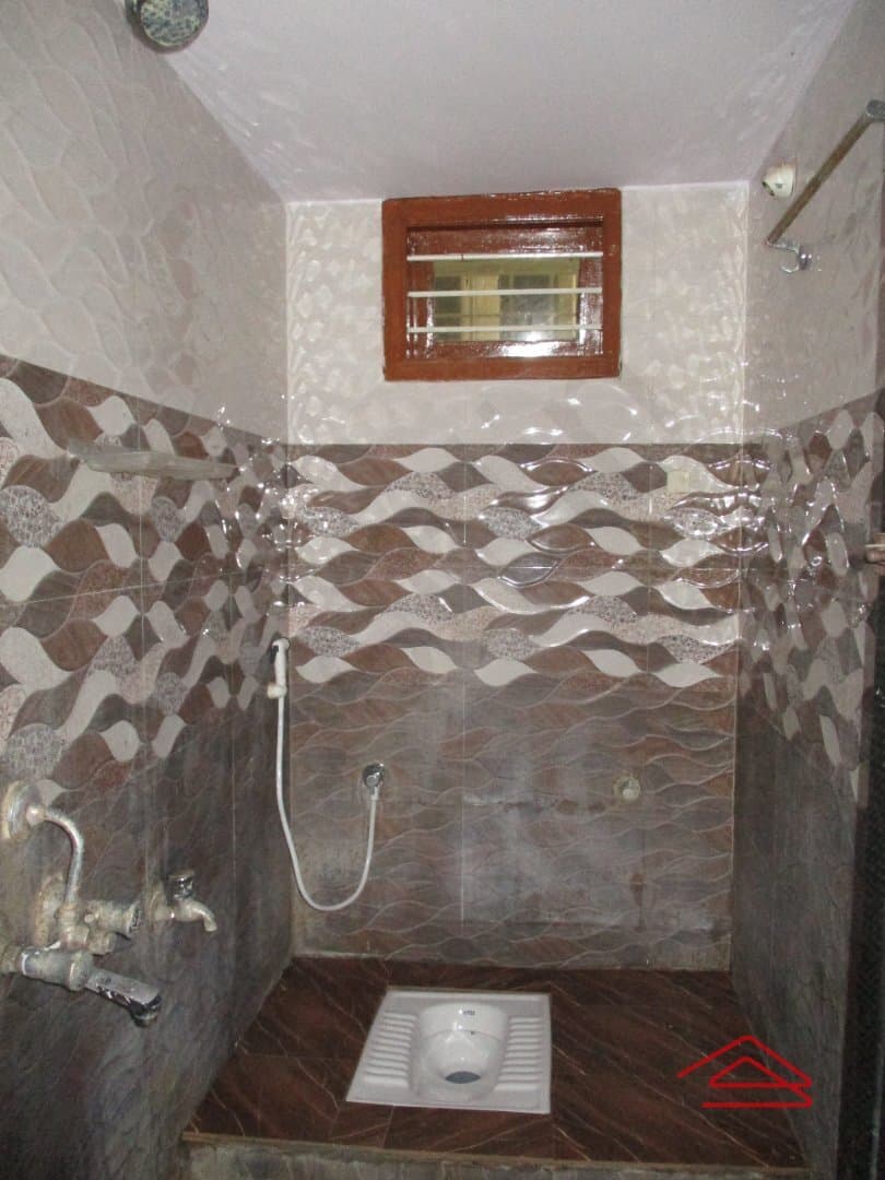 bathrooms-YbC4.jpg